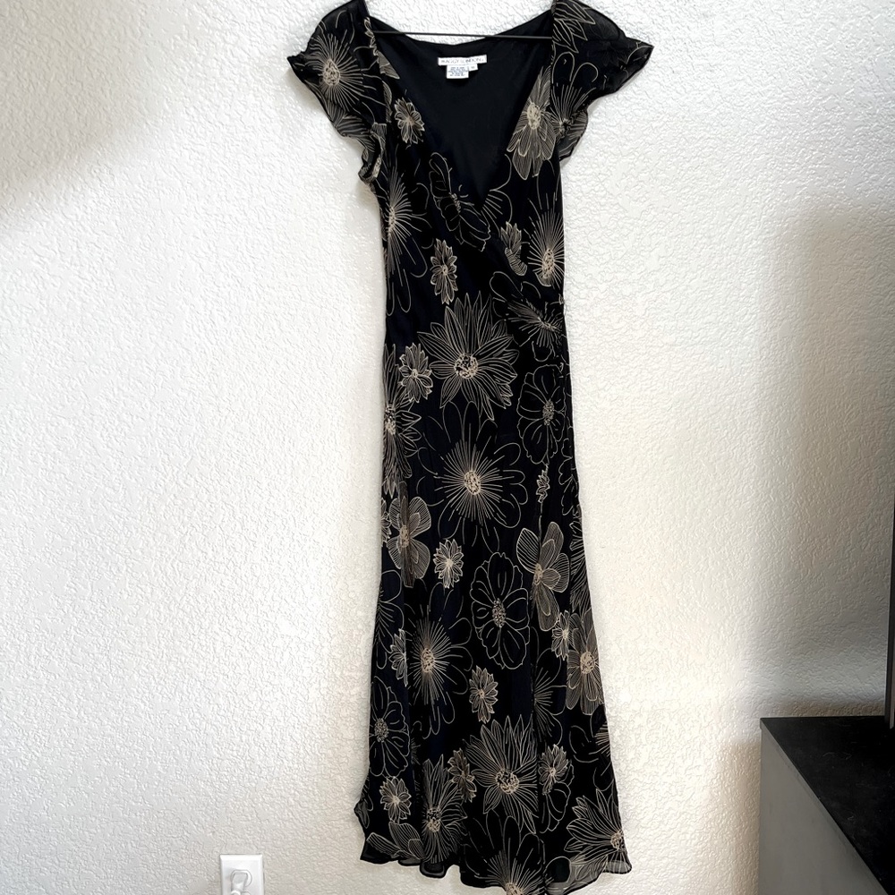Maggy London - Floral mid length dress